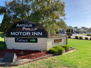  Arthur Phillip Motor Inn  Кауз